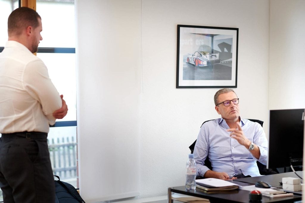 Pierre talking to Thomas min