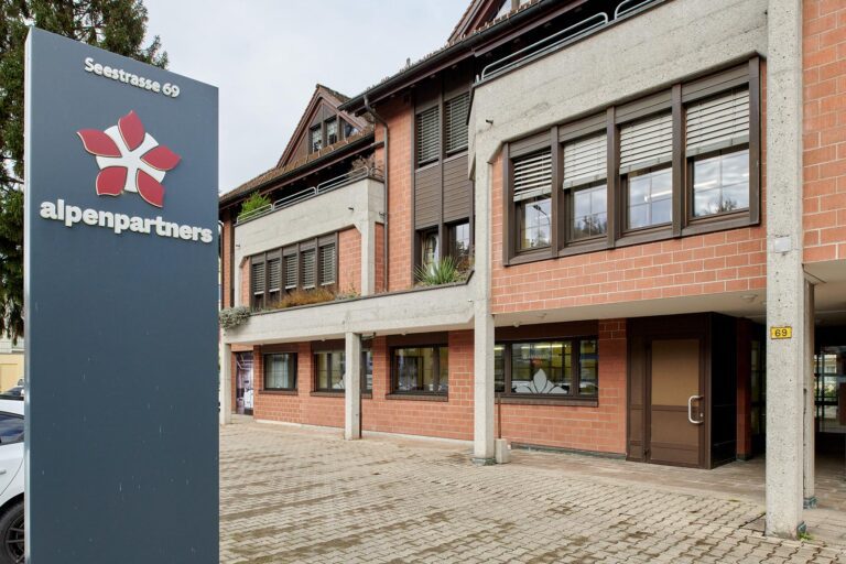 Picture from the Building outside right corner with alpen partners logo min